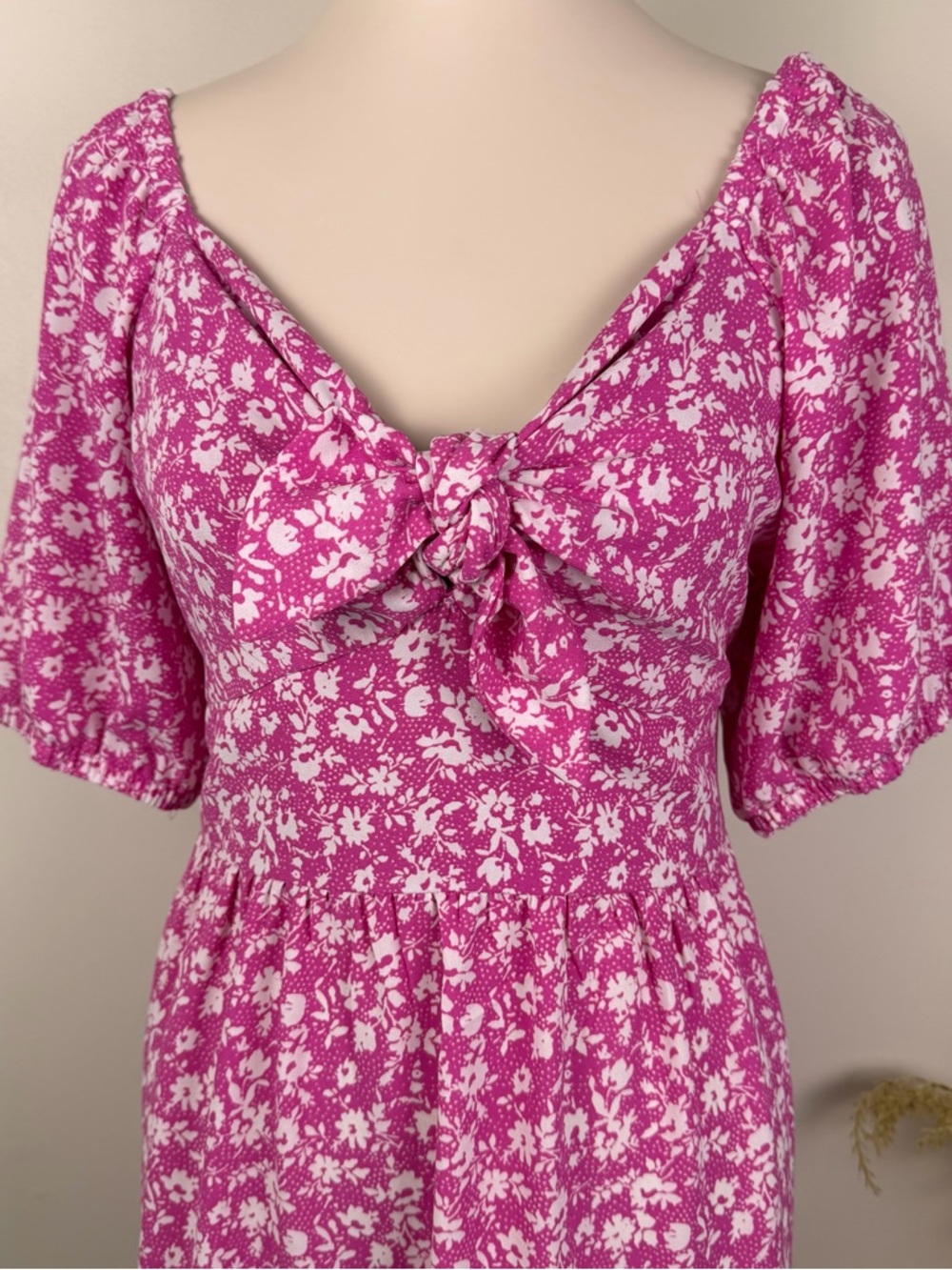 LC Lauren Conrad Pink and White Floral Mini Dress - Picture 2 of 13
